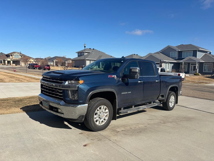 2023-chevrolet-z71-pickup-image-1