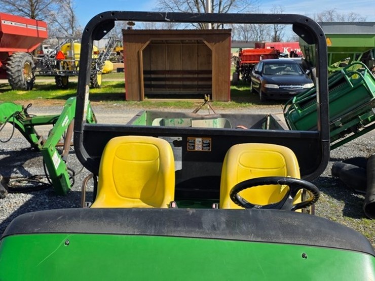 2020-john-deere-gator-image-17