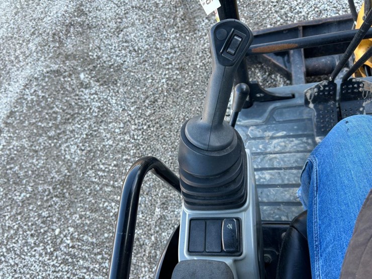 2018-caterpillar-303-image-25