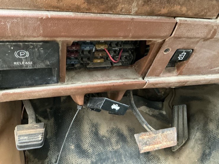 1991-chevrolet-cheyenne-3500-image-23