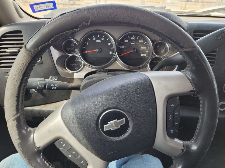 2010-chevrolet-silverado-2500-lt-image-19