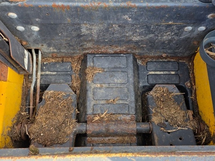 new-holland-l220-image-35