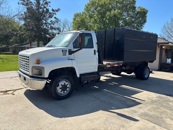 #300-•-2006-gmc-c6500-forestry-chip-truck-image-1