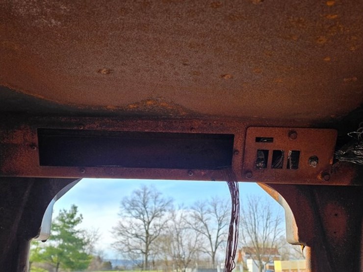 new-holland-ls140-image-37