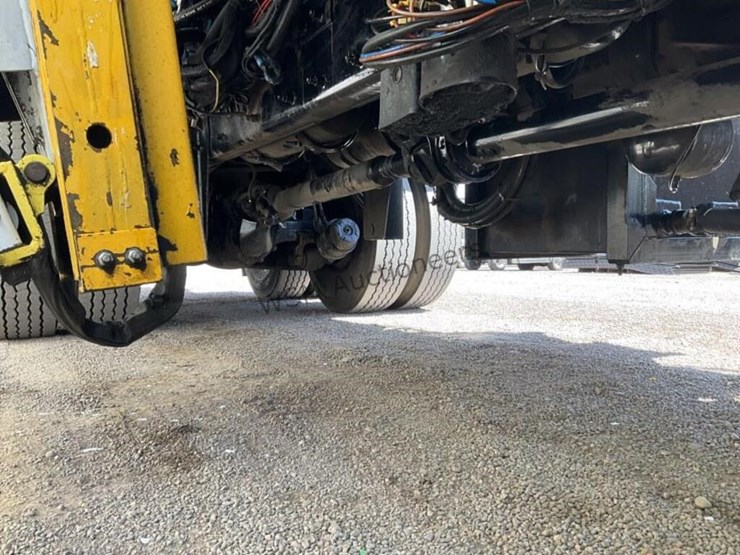 2018-peterbilt-520-image-26