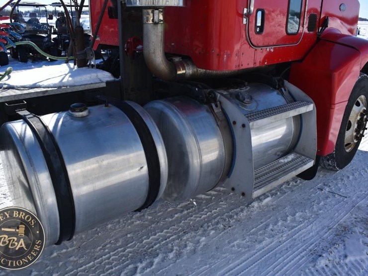 2005-peterbilt-385-image-18