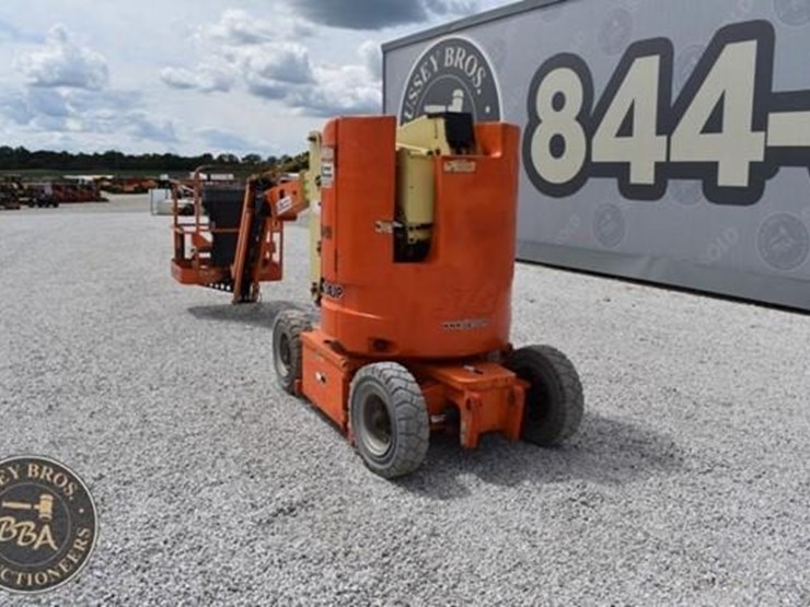 2013-jlg-e300ajp-image-8