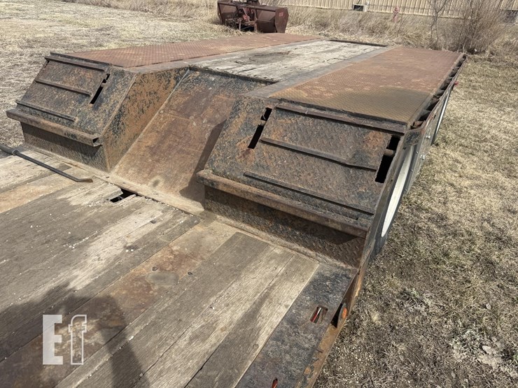 2013-2013-mov-hall-trailer-image-7