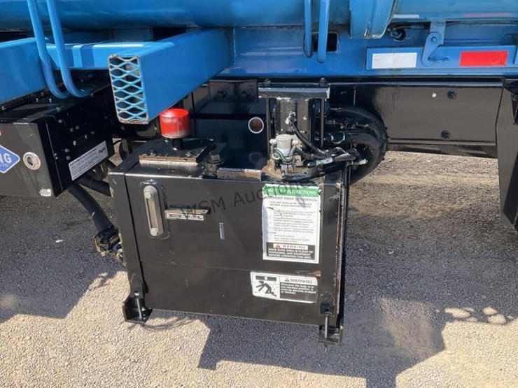 2018-peterbilt-520-image-12