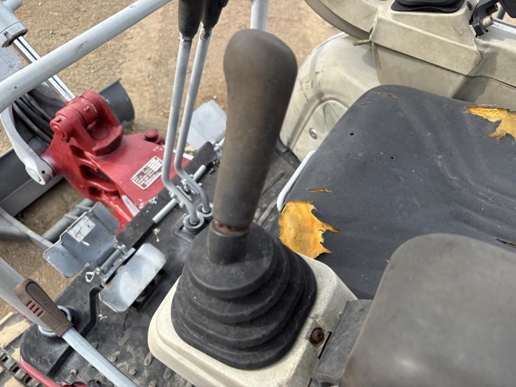 takeuchi-tb216-image-30