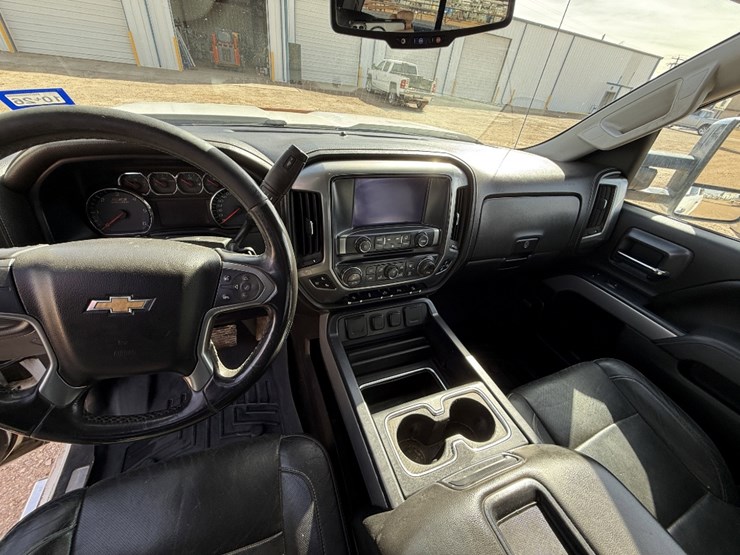 2015-chevrolet-silverado-2500hd-image-11