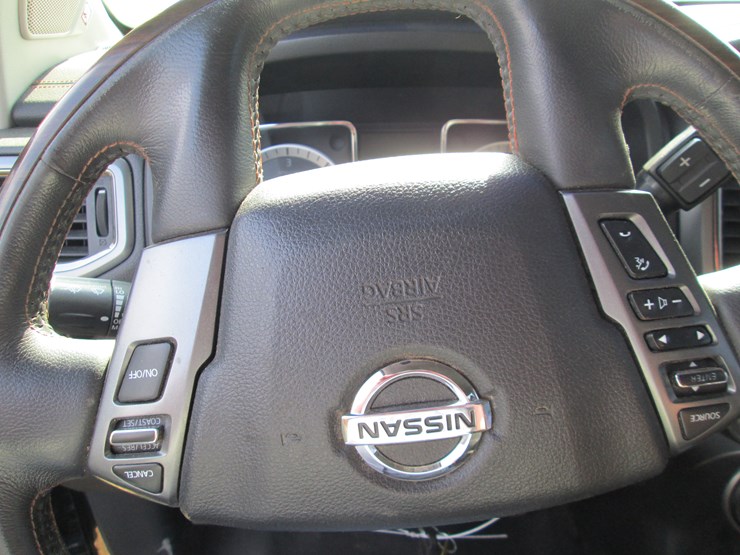 2016-nissan-titan-image-39
