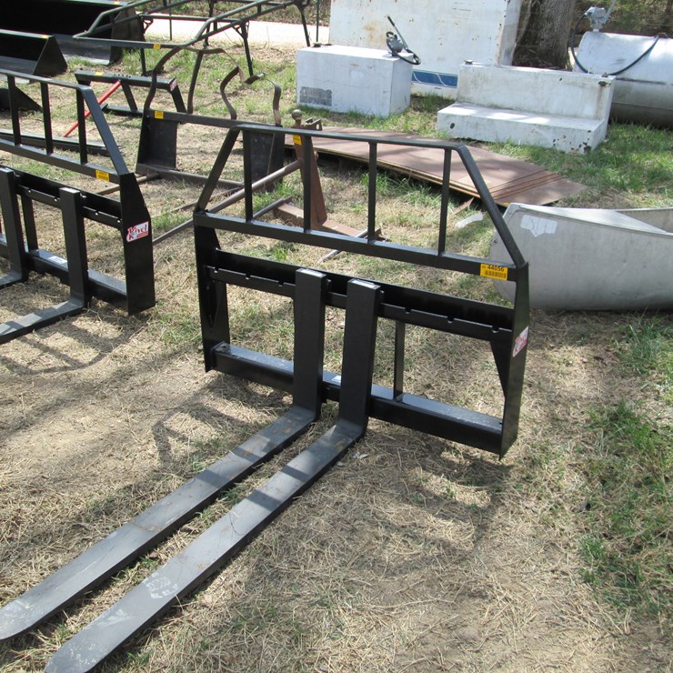 #44056 • 4' Skid Steer Forks