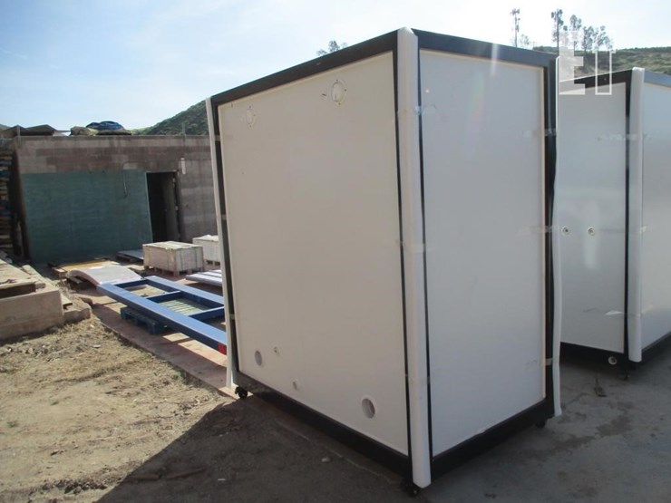 47"-x-86"-x-85"-double-stall-bathroom-image-4