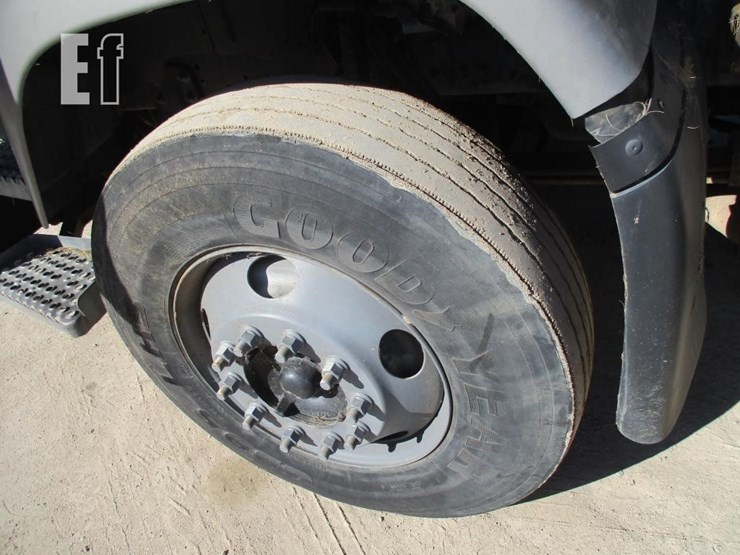 2004-gmc-t7500-image-21