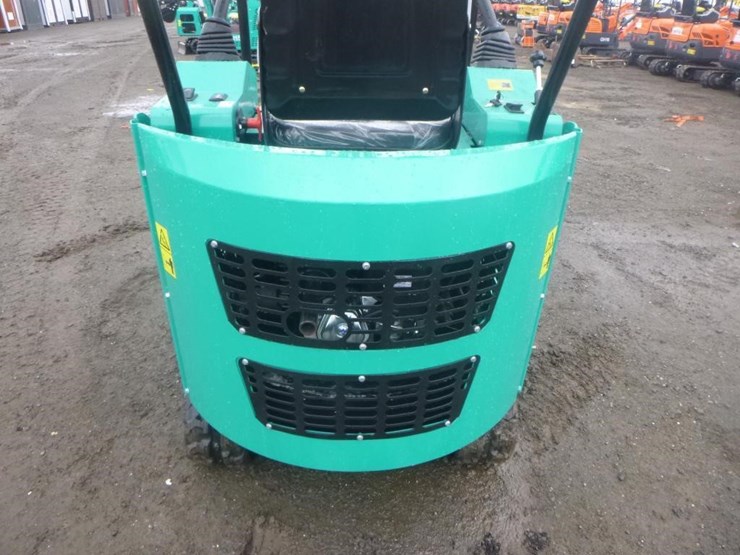 2025-agt-h15r-hydraulic-excavator-image-17