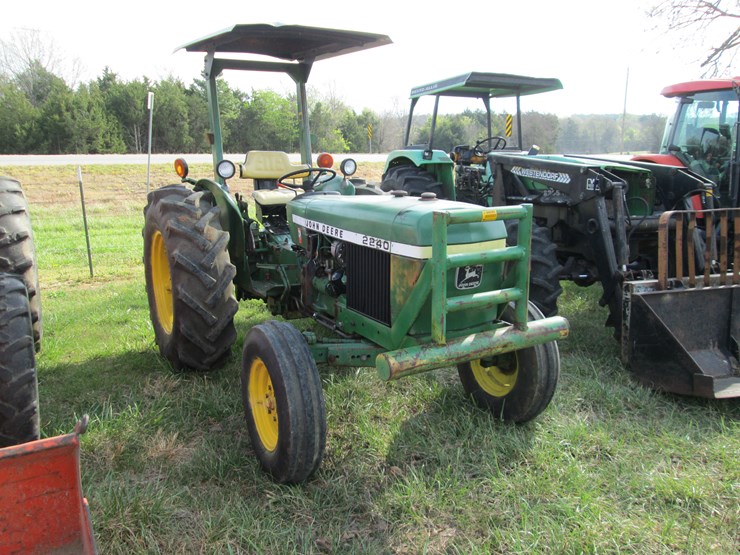 john-deere-2240-image-2