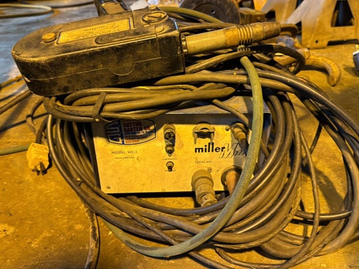 #251-•-miller-metric-wire-feeder-image-1