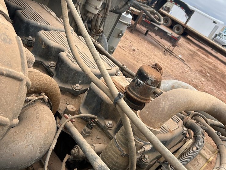 2004-peterbilt-357-image-57