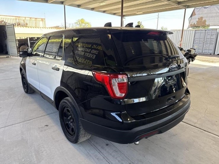 2016-ford-explorer-image-6