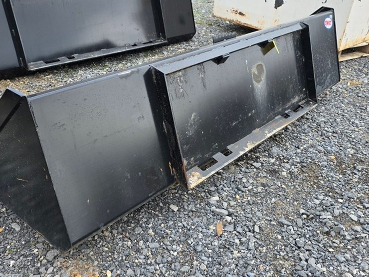 new-swict-84"-skidloader-bucket-image-2