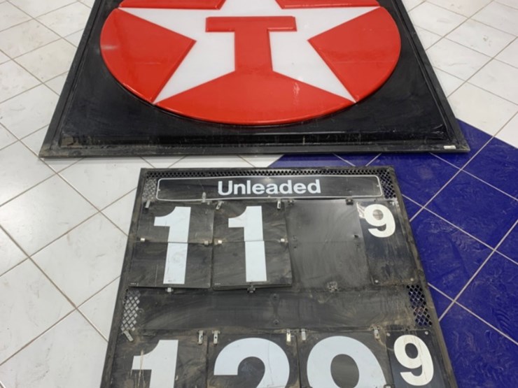 6-x-6-texaco-sign-w/-unleaded-gasoline-price-sign-image-1