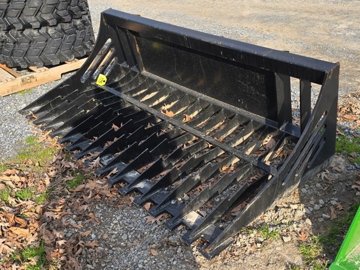 new-wildkat-68"-skidloader-rock-bucket-image-3