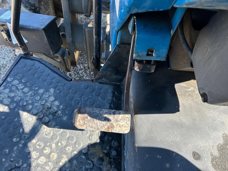 new-holland-5640-image-23