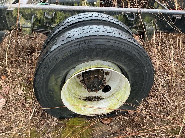 1995-freightliner-fl70-image-31