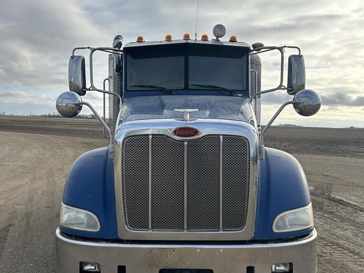 2014-peterbilt-384-image-2