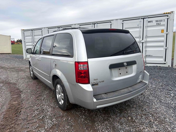 2010-dodge-caravan-image-4