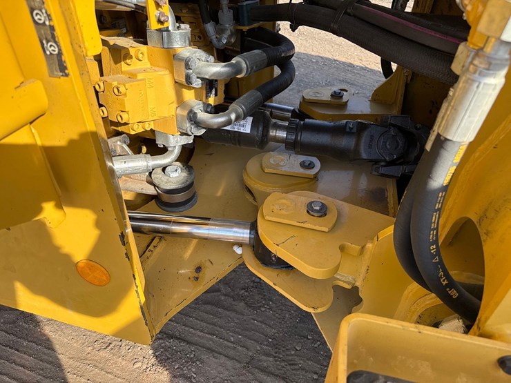 2020-caterpillar-938m-image-13