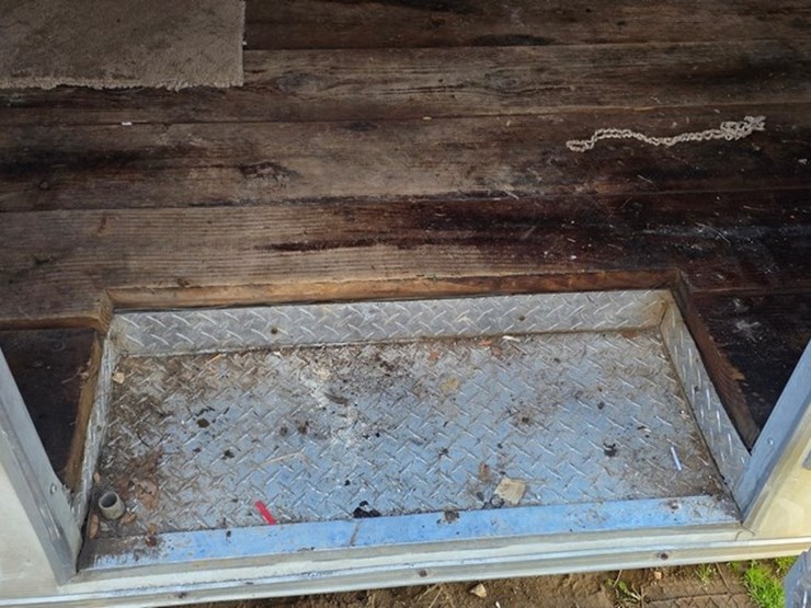 2013-united-trailer-2-axle-20'-box-trailer-(title)-image-31