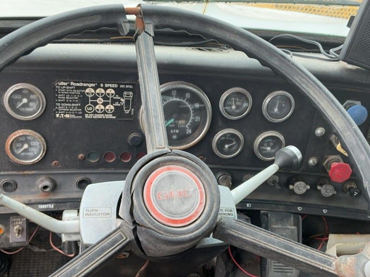 1984-gmc-9500-image-23