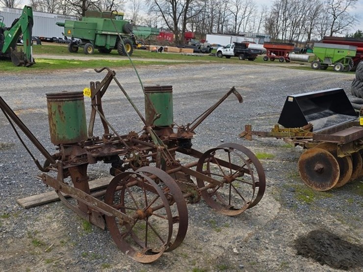 john-deere-3pt.-2-row-cornplanter-image-4