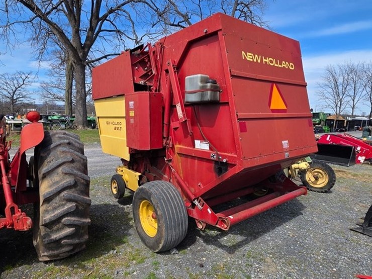 new-holland-853-image-3