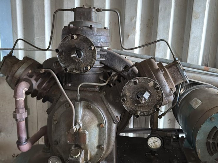 #259-•-stationary-air-compressor-image-4