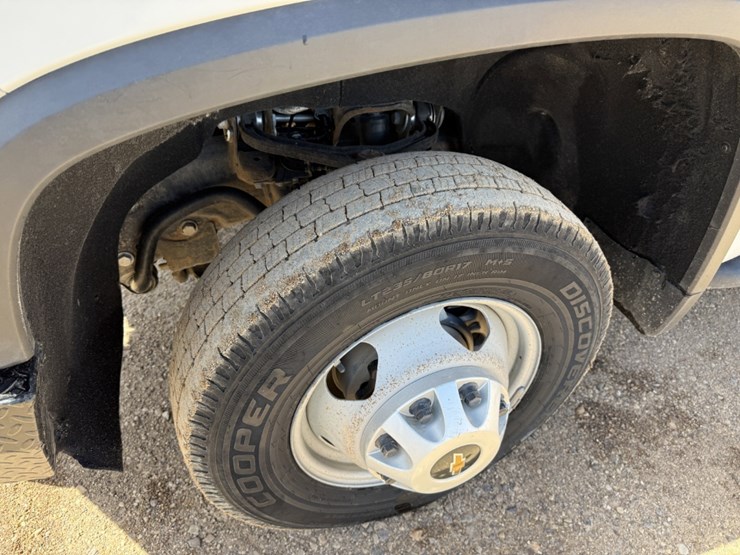 2022-chevrolet-silverado-3500hd-image-24