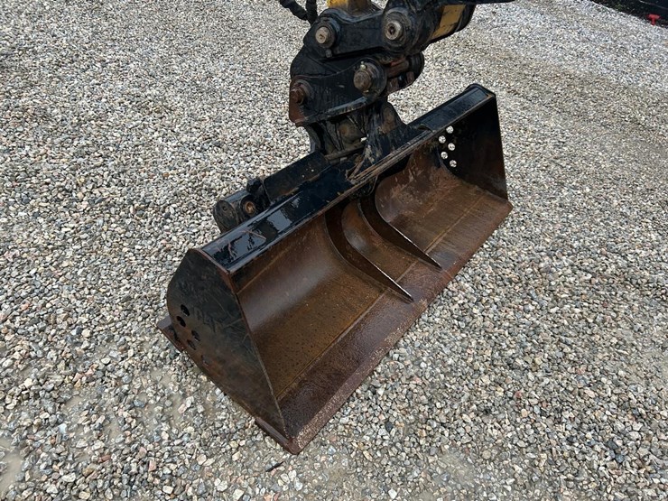 2022-caterpillar-305-image-8