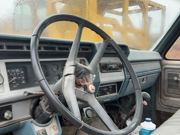 #301-•-1980-ford-k604-flatbed-truck-image-21