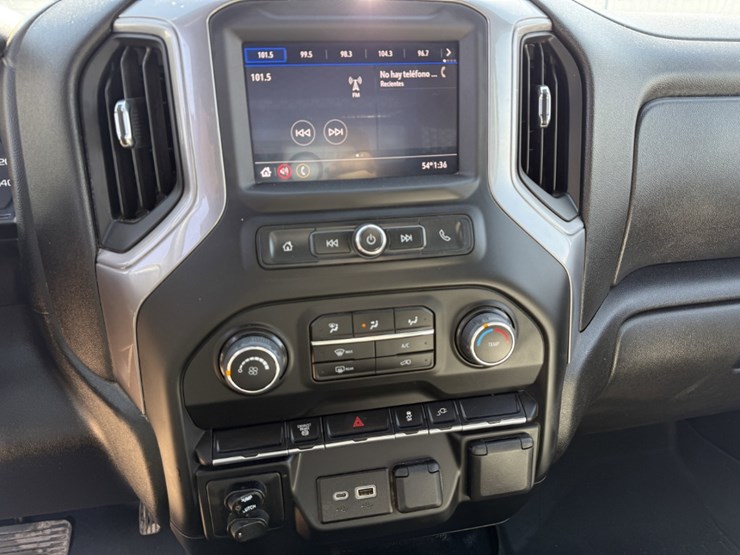 2022-chevrolet-silverado-3500hd-image-17