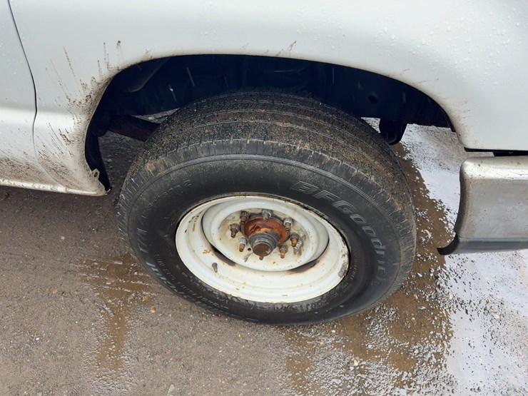 2011-ford-e350-image-8