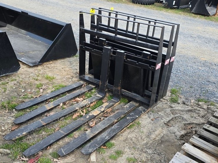 new-kivel-mini-skidloader-forks-image-3