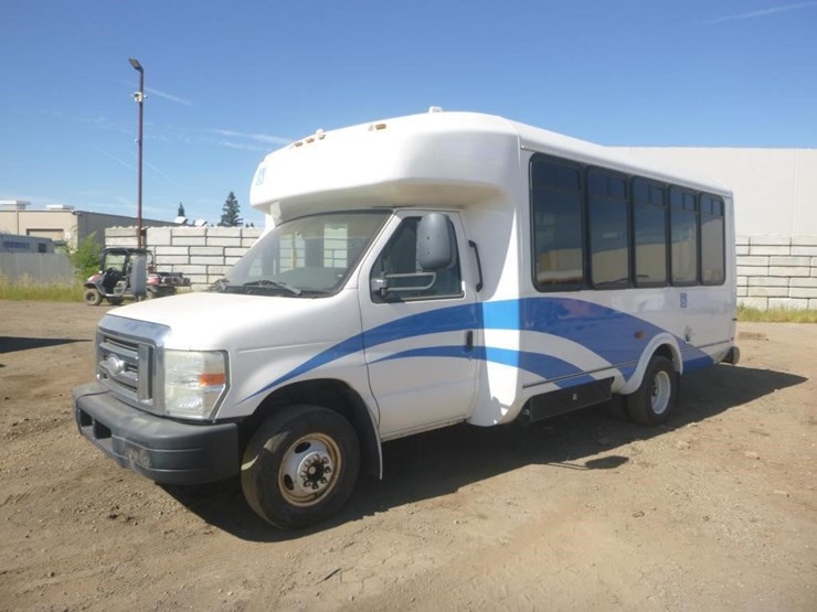 2014-ford-e450-image-1