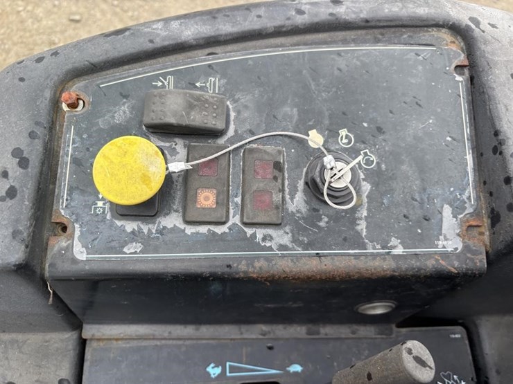 2011-toro-groundsmaster3280d-image-17