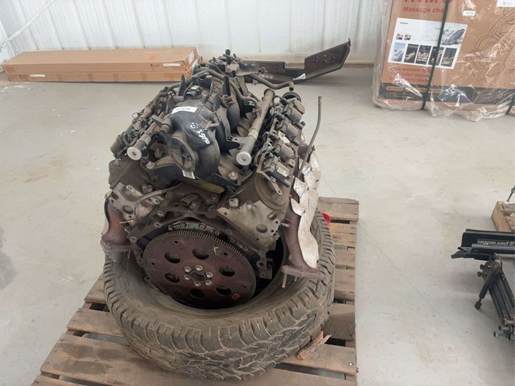 chevrolet-4.8-liter-v8-engine-block-with-intake-and-accessories-image-1