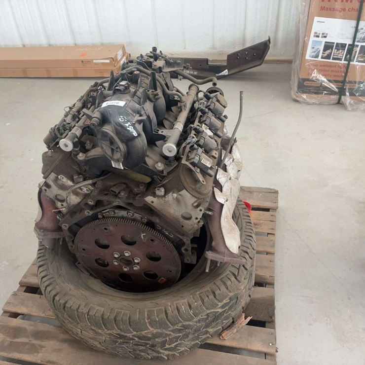 Chevrolet 4.8 Liter V8 Engine Block with Intake and Accessories