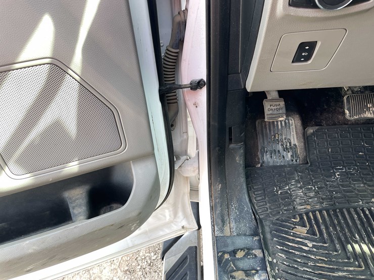 #5673-•-2015-f150-xlt-4x4-extended-cab-(has-wi-title)-image-42