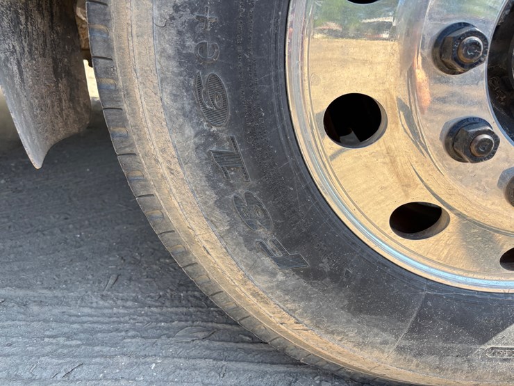 2010-ford-f750-image-32