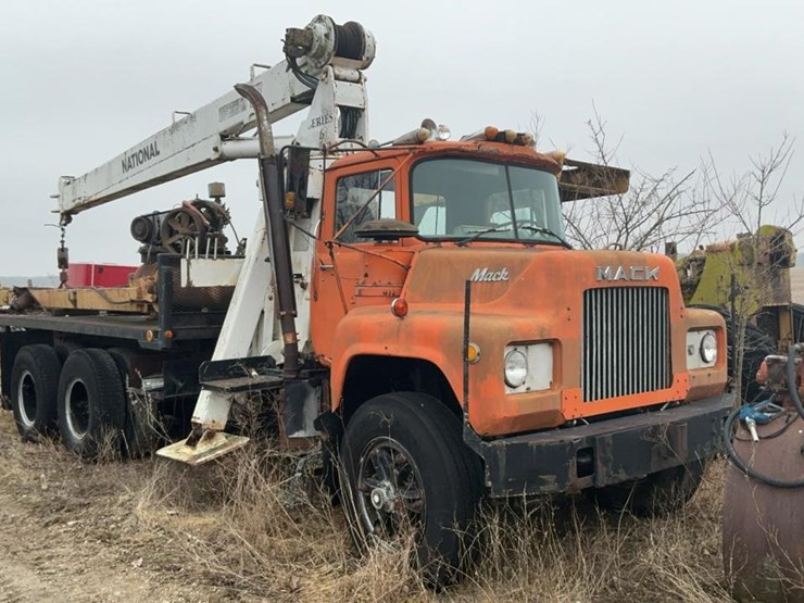 #303-•-mack-crane-truck-image-1